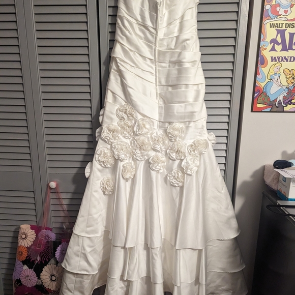 Wedding Dress - Picture 6 of 8